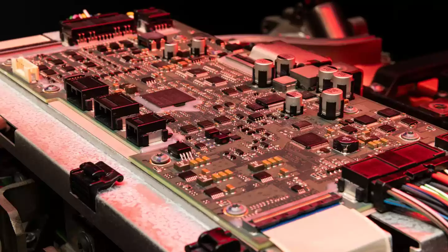 法拉利预热旗下首款纯电超跑:马力超