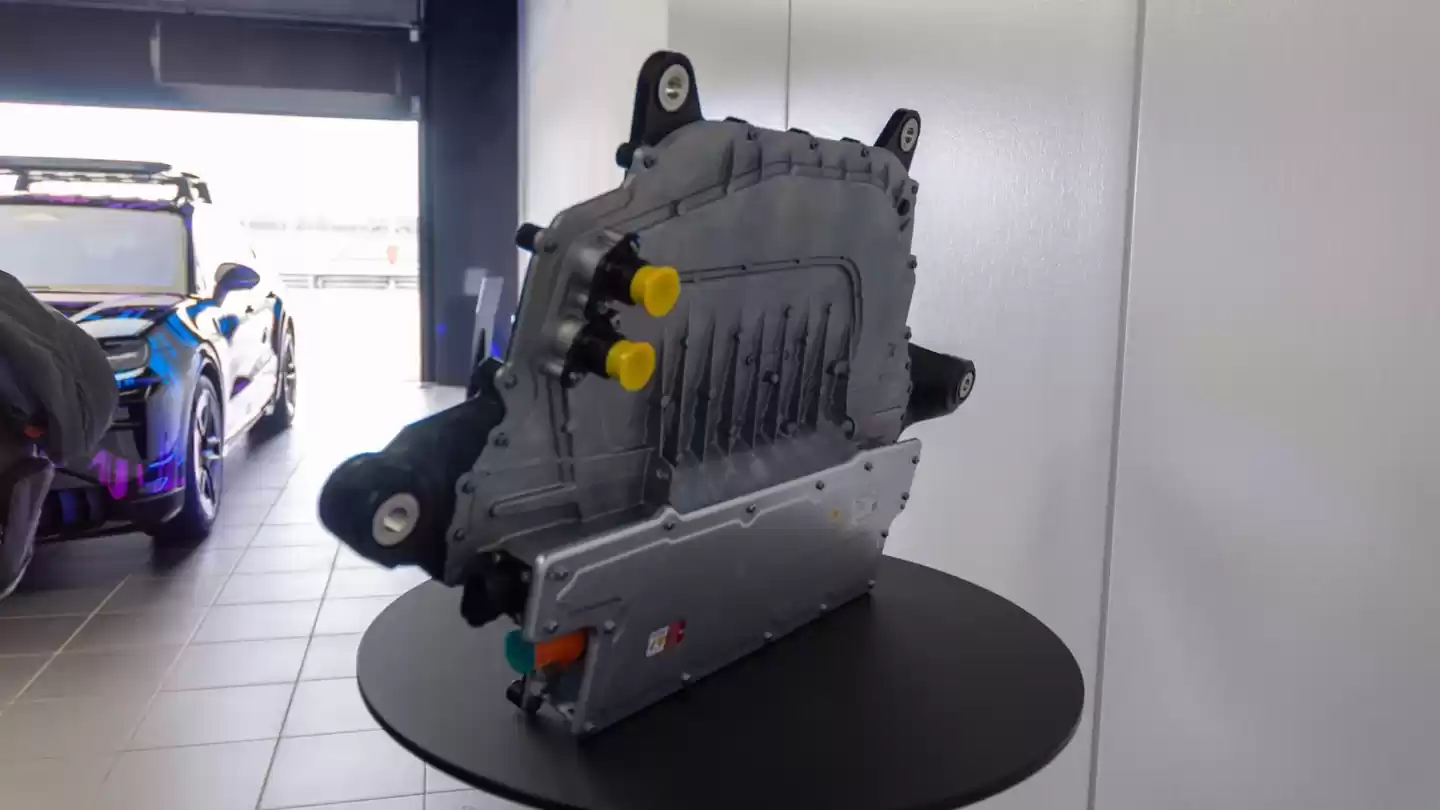 因空间限制,保时捷 Macan 电动版和 Taycan 暂时无缘无线充电技术