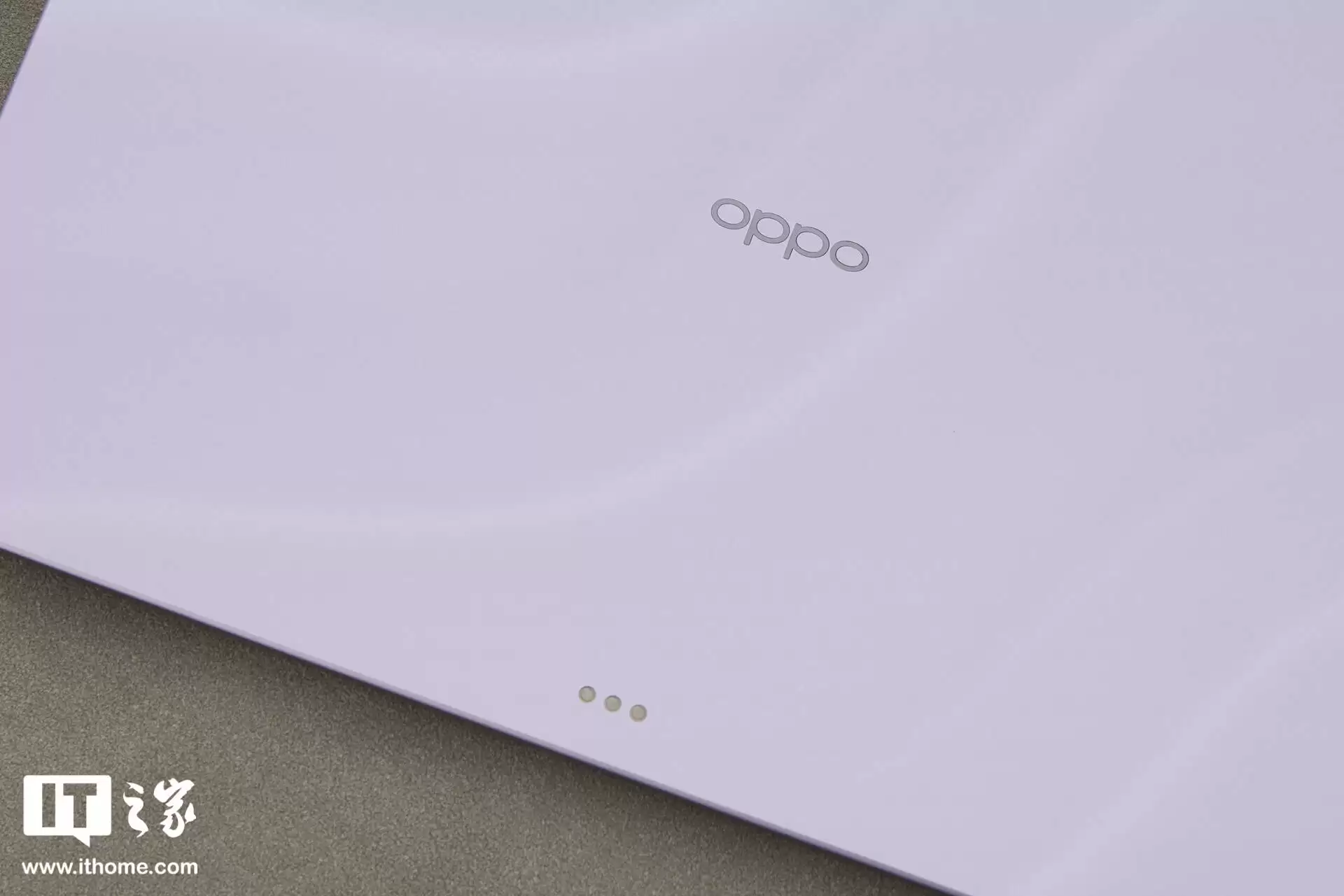 【IT之家开箱】OPPO Pad 5 柔光版图赏:全新幸运紫配色,流光幻影工艺