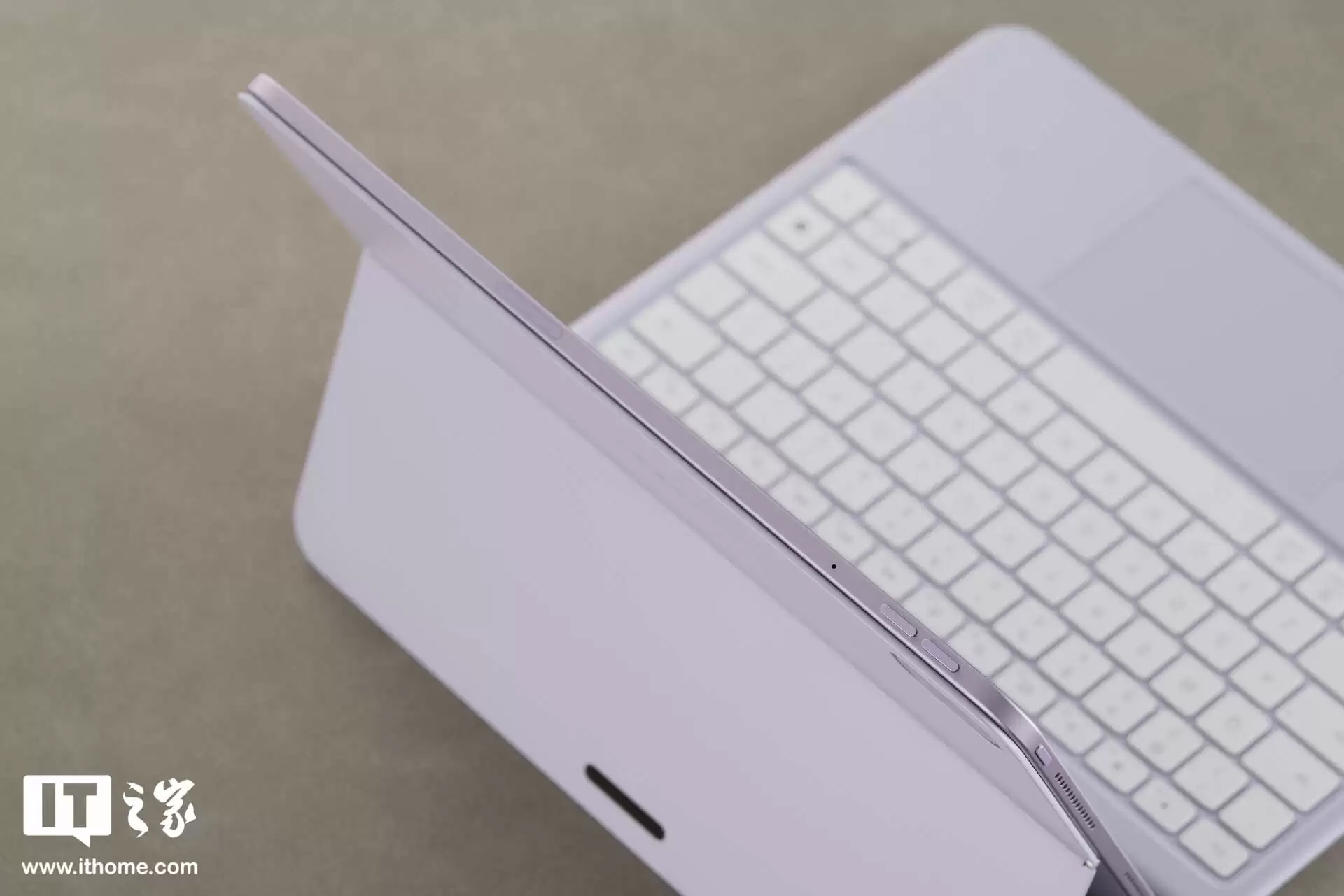 【IT之家开箱】OPPO Pad 5 柔光版图赏:全新幸运紫配色,流光幻影工艺