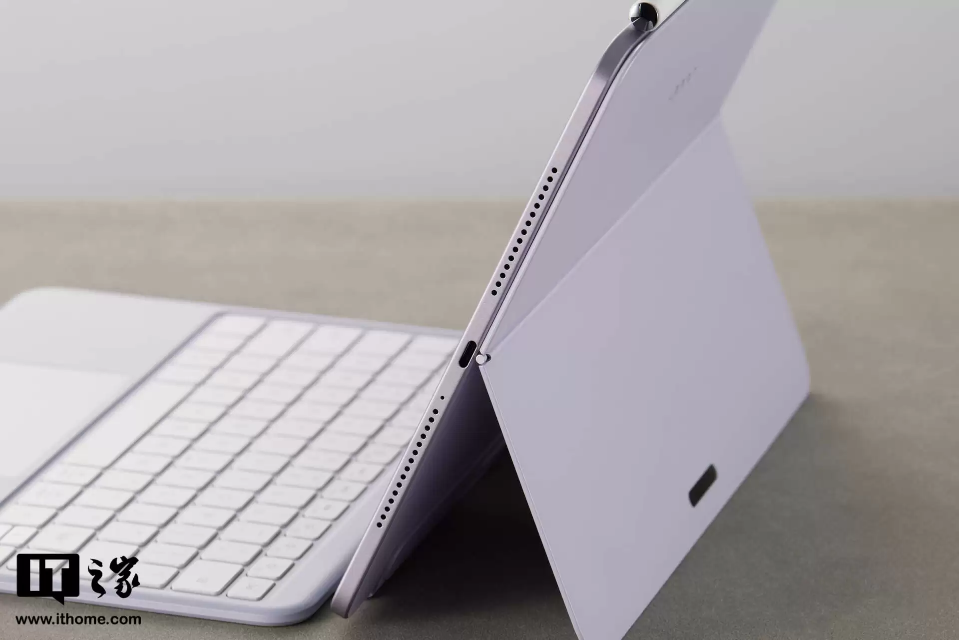 【IT之家开箱】OPPO Pad 5 柔光版图赏:全新幸运紫配色,流光幻影工艺