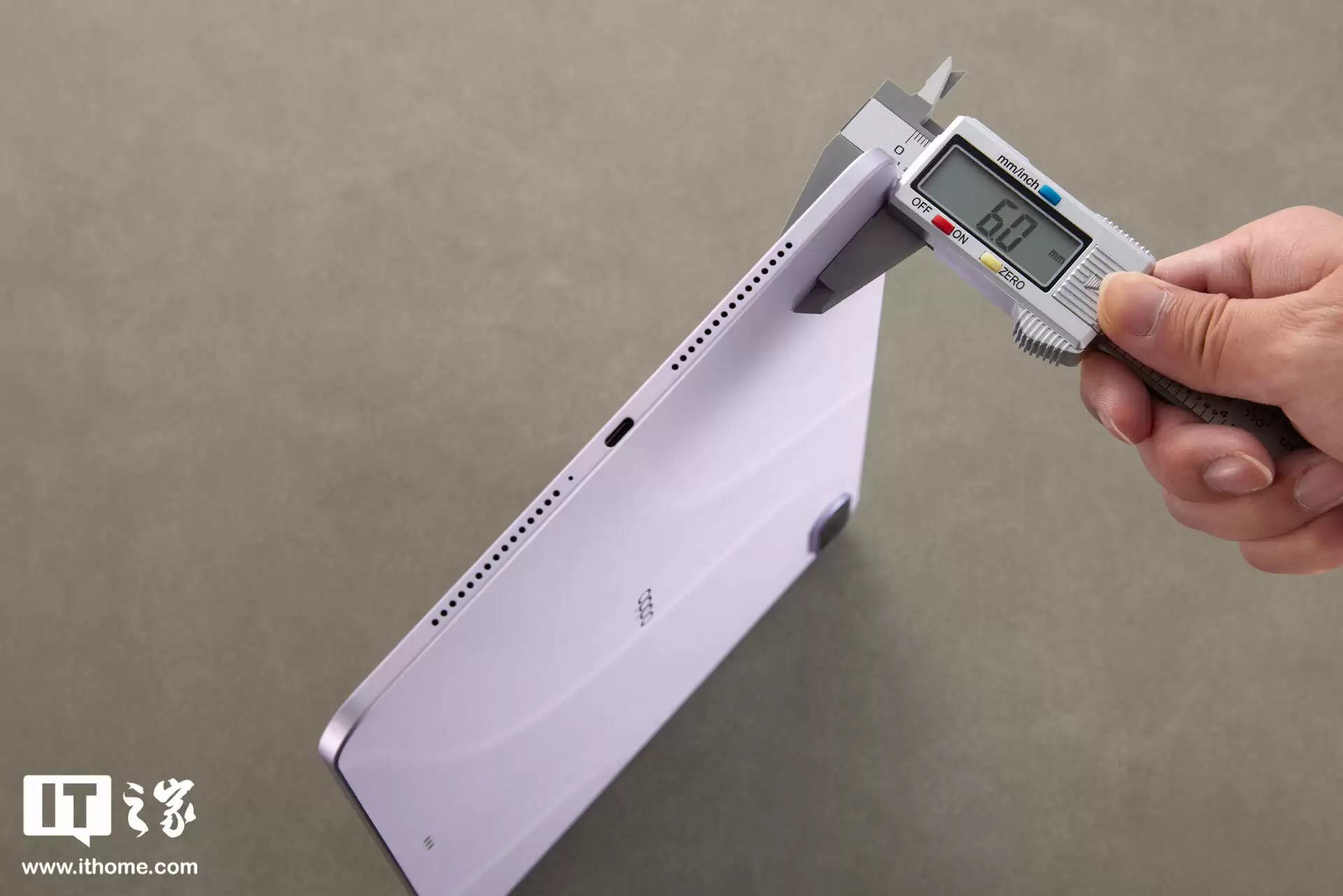 【IT之家开箱】OPPO Pad 5 柔光版图赏:全新幸运紫配色,流光幻影工艺