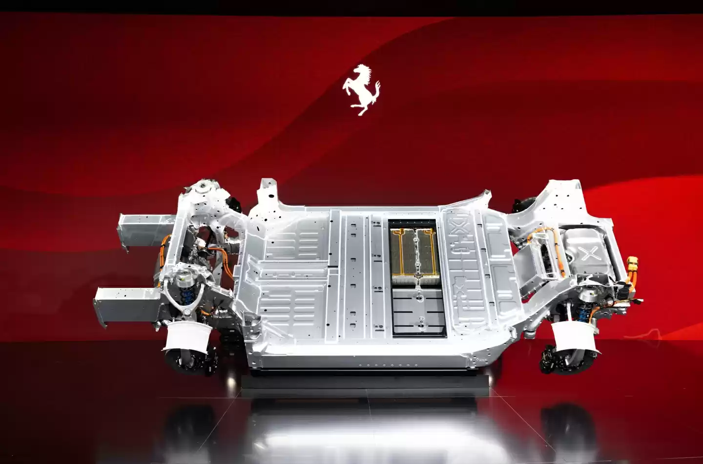 法拉利首款电动汽车更多信息揭晓：千匹马力，极速