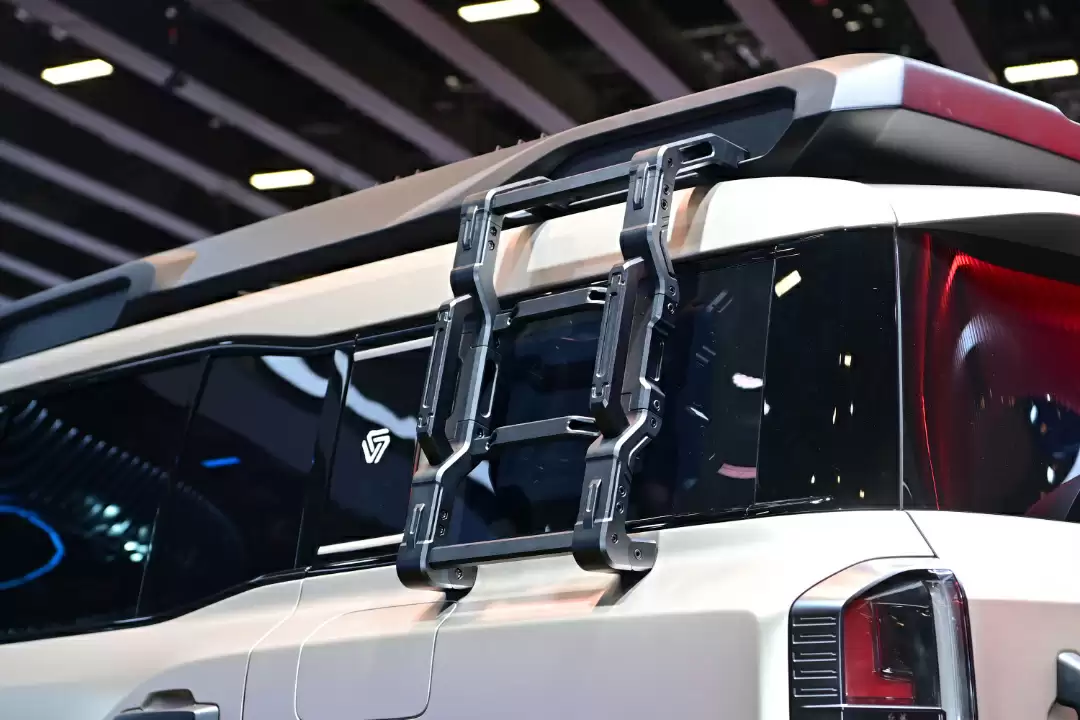 红旗首款豪华硬派越野车全网征名 TOP10 出炉,采纳者将获赠 001 号车