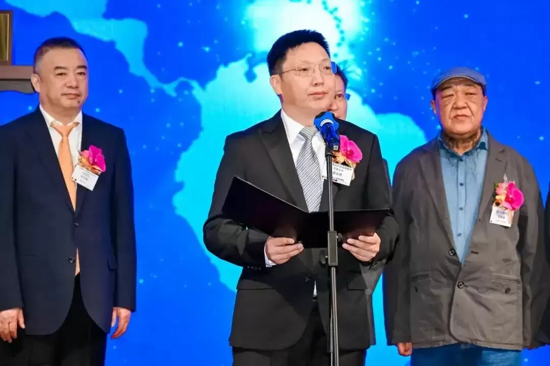 黄志明在上市仪式上讲话