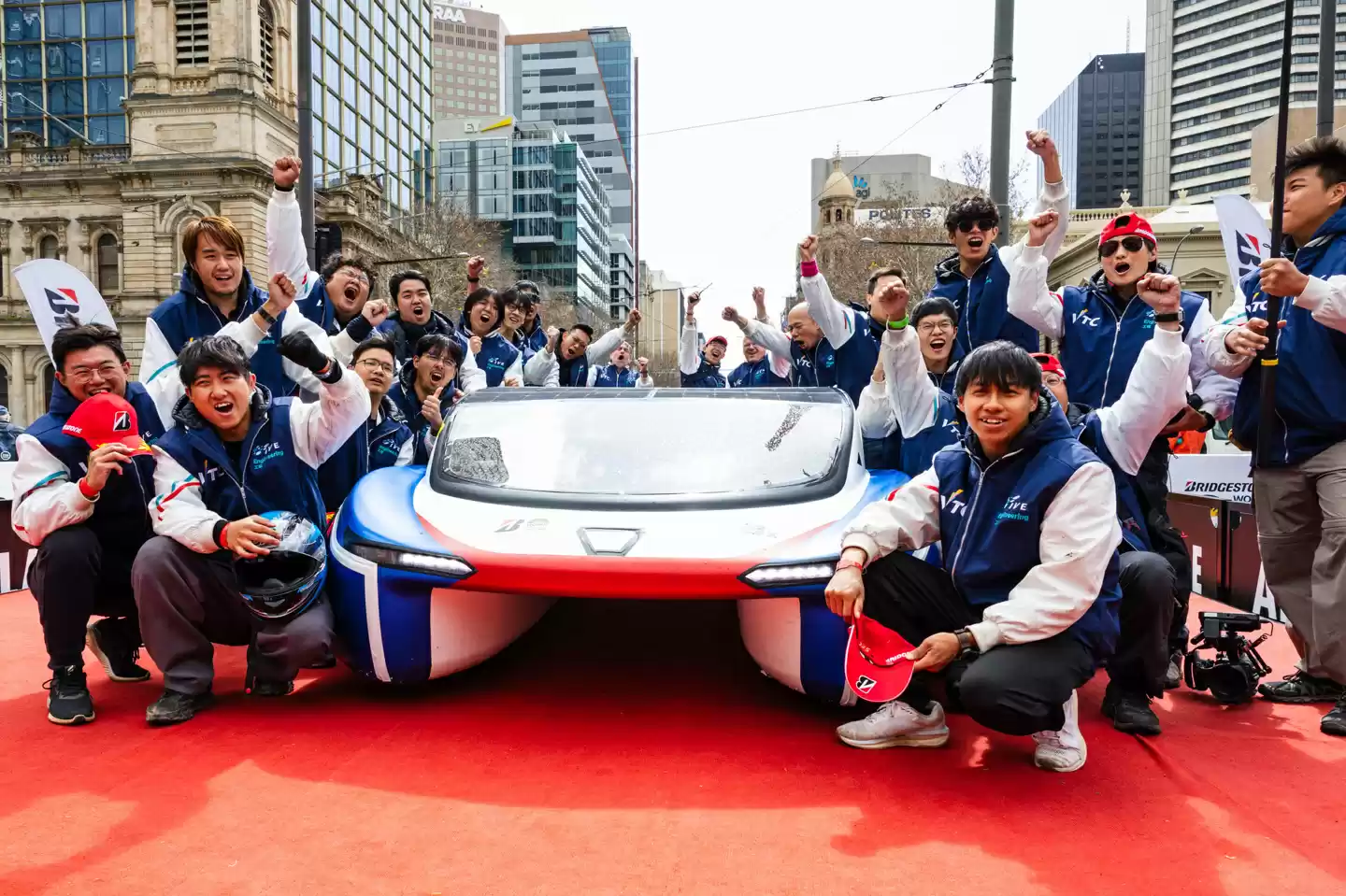 香港职训局太阳能车队夺冠