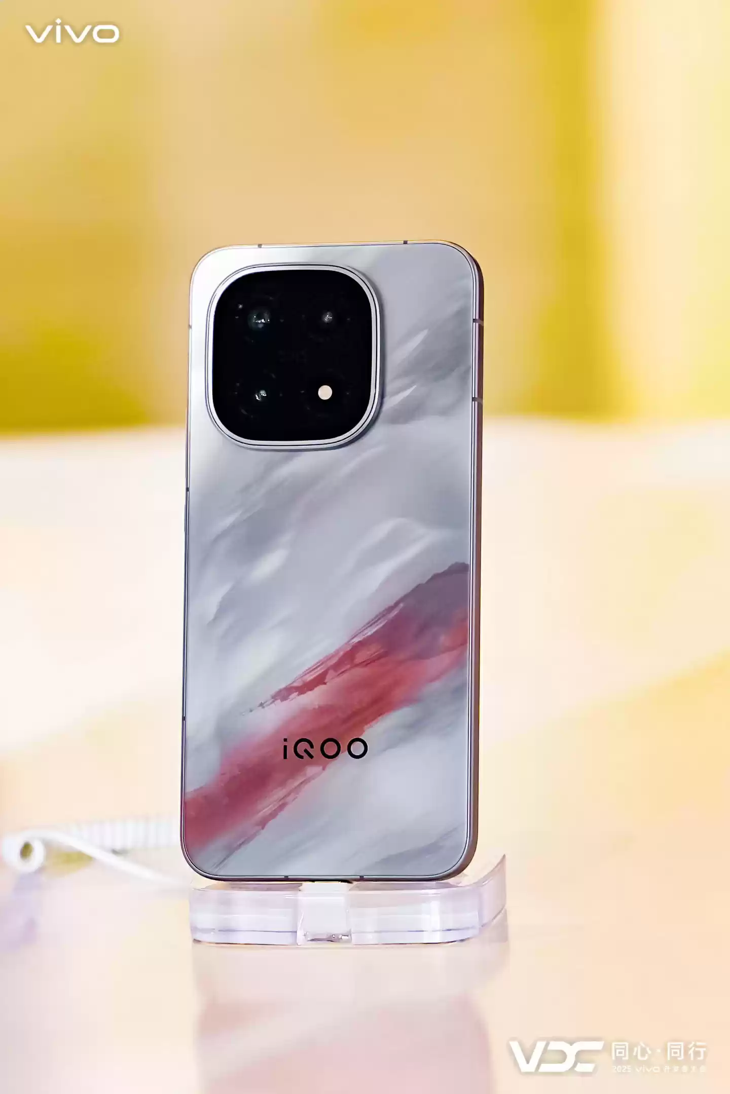 全版本标配、行业独家，iQOO