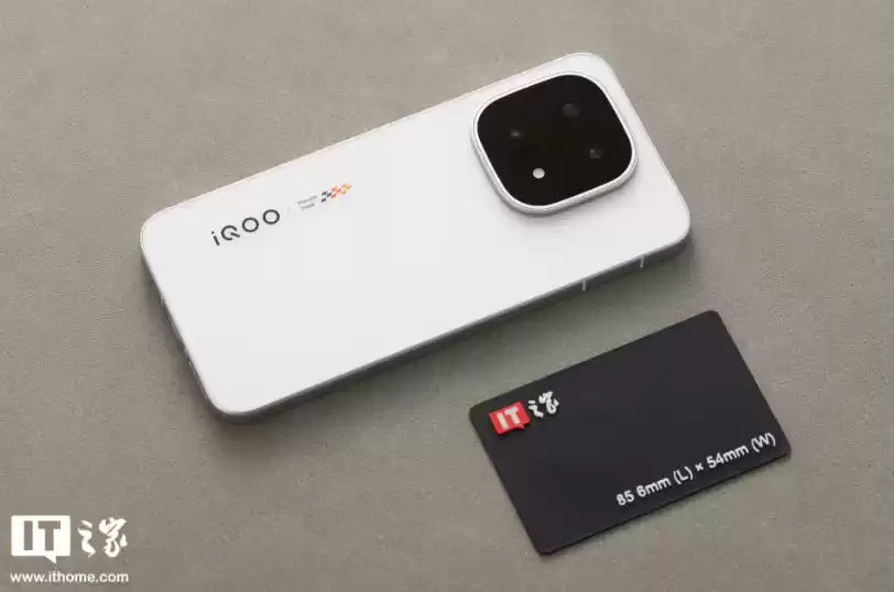 全版本标配、行业独家，iQOO