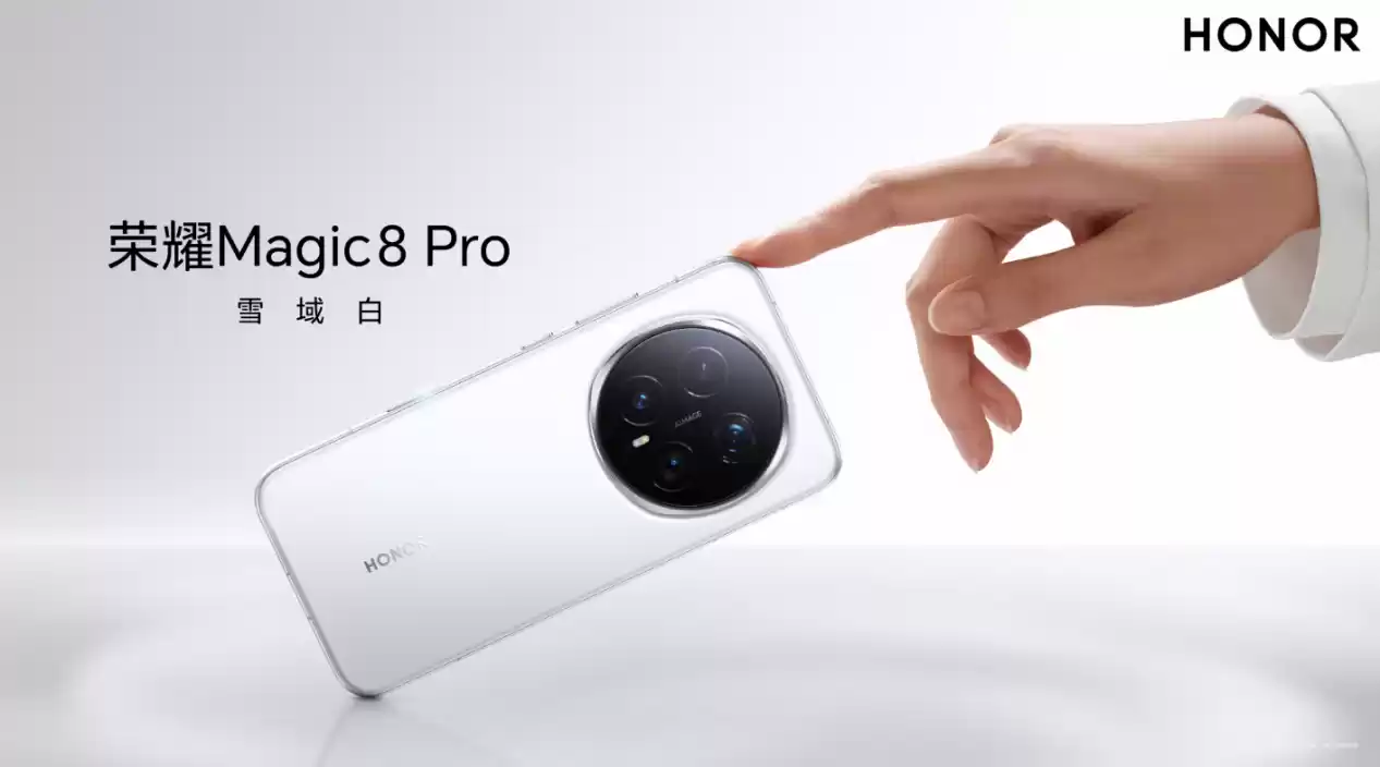 荣耀阿尔法旗舰店上《新闻联播》:AI + 首发经济打造消费新样本,Magic8 超前体验引关注