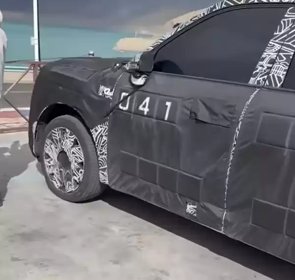 雷军亲赴新疆测试？小米第三款车 YU9 多张实车谍照曝光