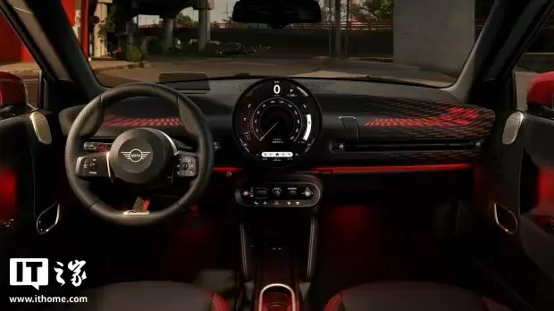 新款电动 MINI JCW 上市：续航提升至 468 公里，限时礼遇价 22.48 万元