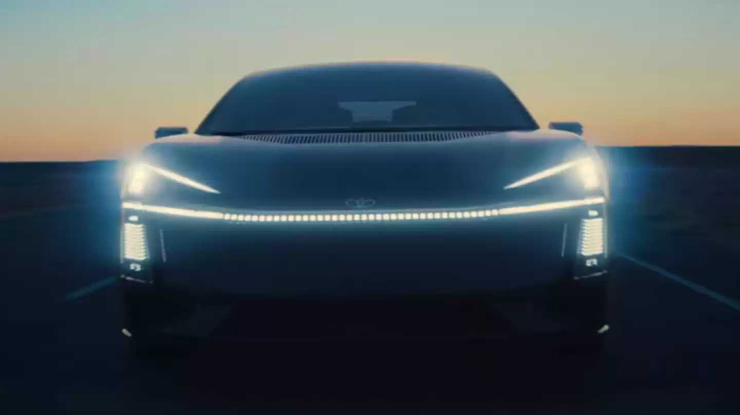 丰田全新一代卡罗拉概念车亮相：外观脱胎换骨，比现款车型更锋利