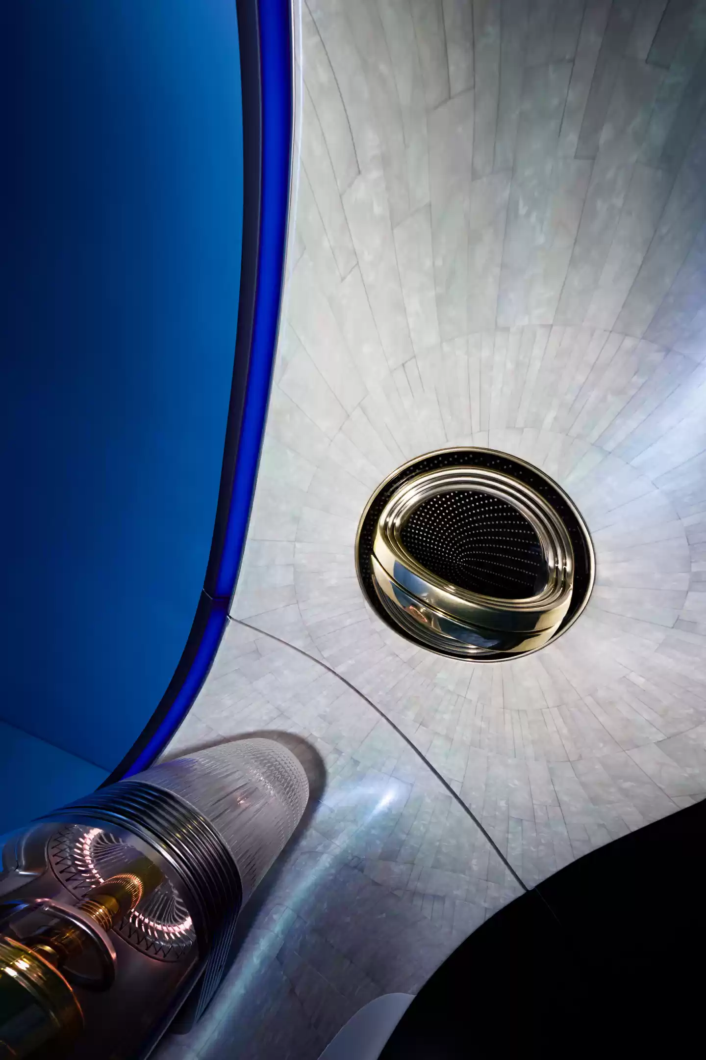 梅赛德斯-奔驰 VISION ICONIC 概念车全球首发亮相，采用全新设计语言