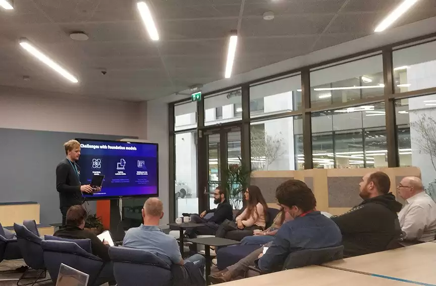 消息称亚马逊拟裁掉至多 15% 人力资源员工，AI 投资加速人力成本削减