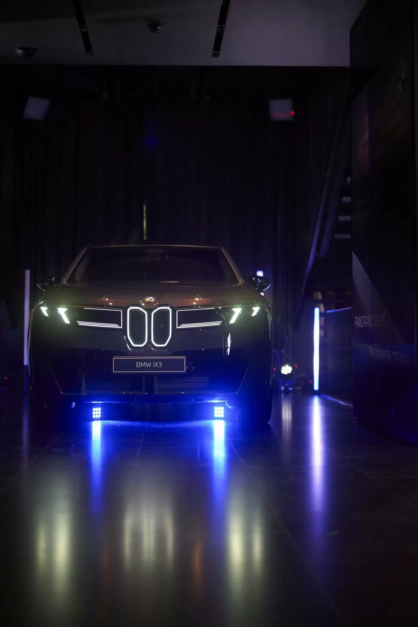 首款 Neue Klasse SUV：宝马展示 iX3，零百加速约 4.9 秒、WLTP 工况续航最高 800 公里