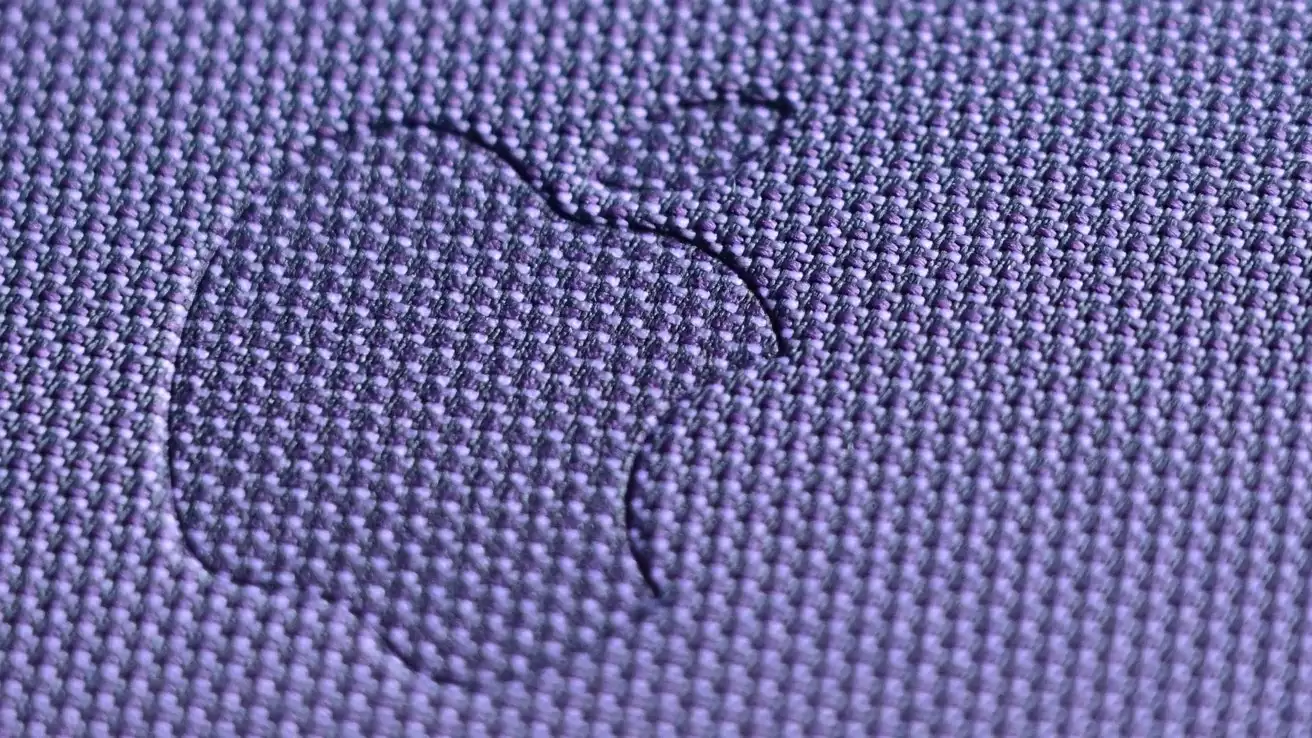 479元：Appleinsider评苹果iPhone 17 Pro/Max科技织物手机壳，比精织斜纹好但不够出彩