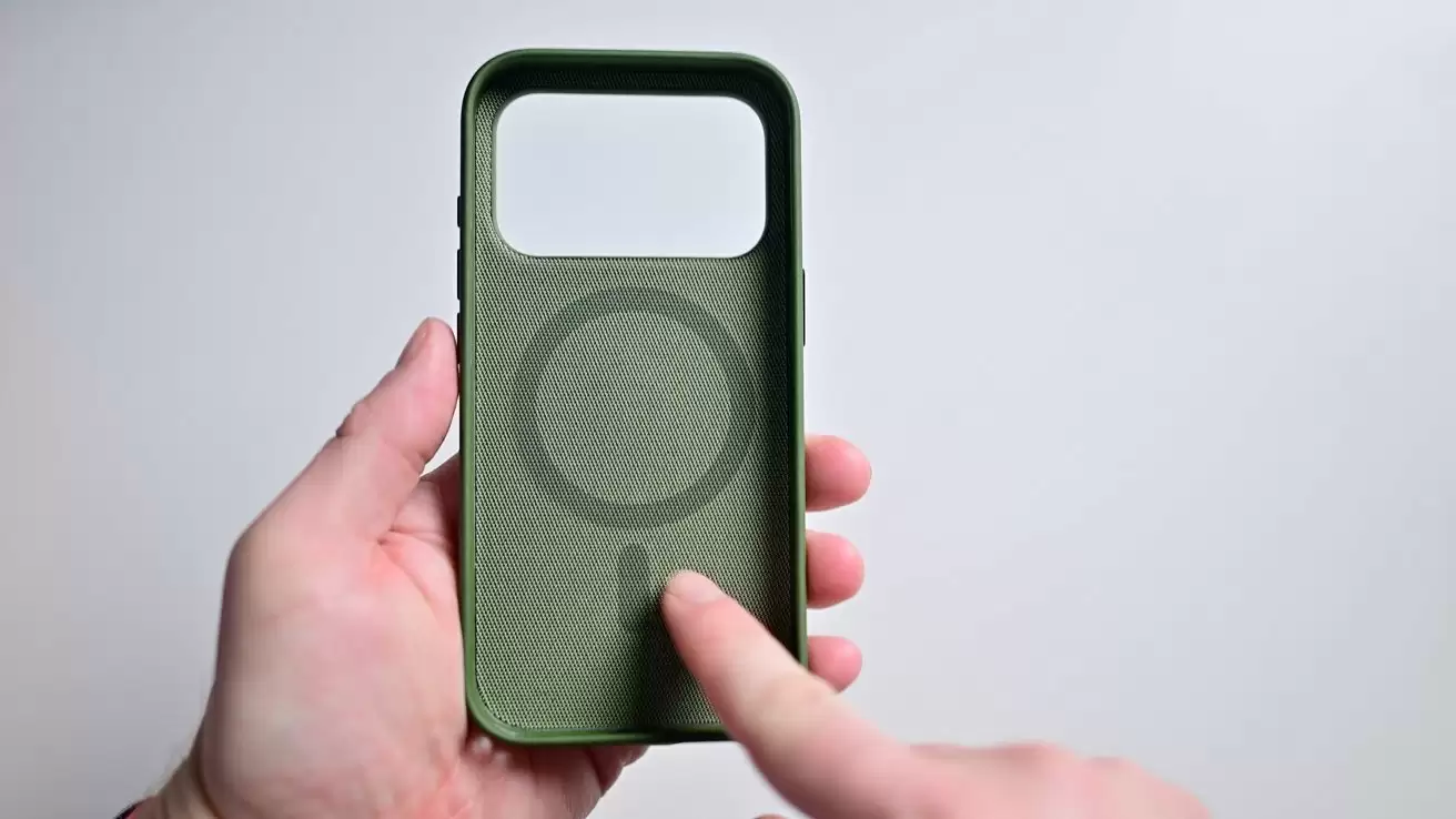 479元：Appleinsider评苹果iPhone 17 Pro/Max科技织物手机壳，比精织斜纹好但不够出彩