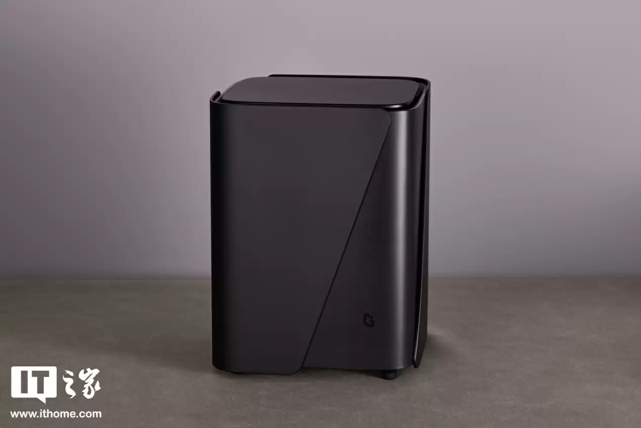 【IT之家开箱】八盘位设计,质感与实用并存,极空间 Z425 私有云开箱图赏