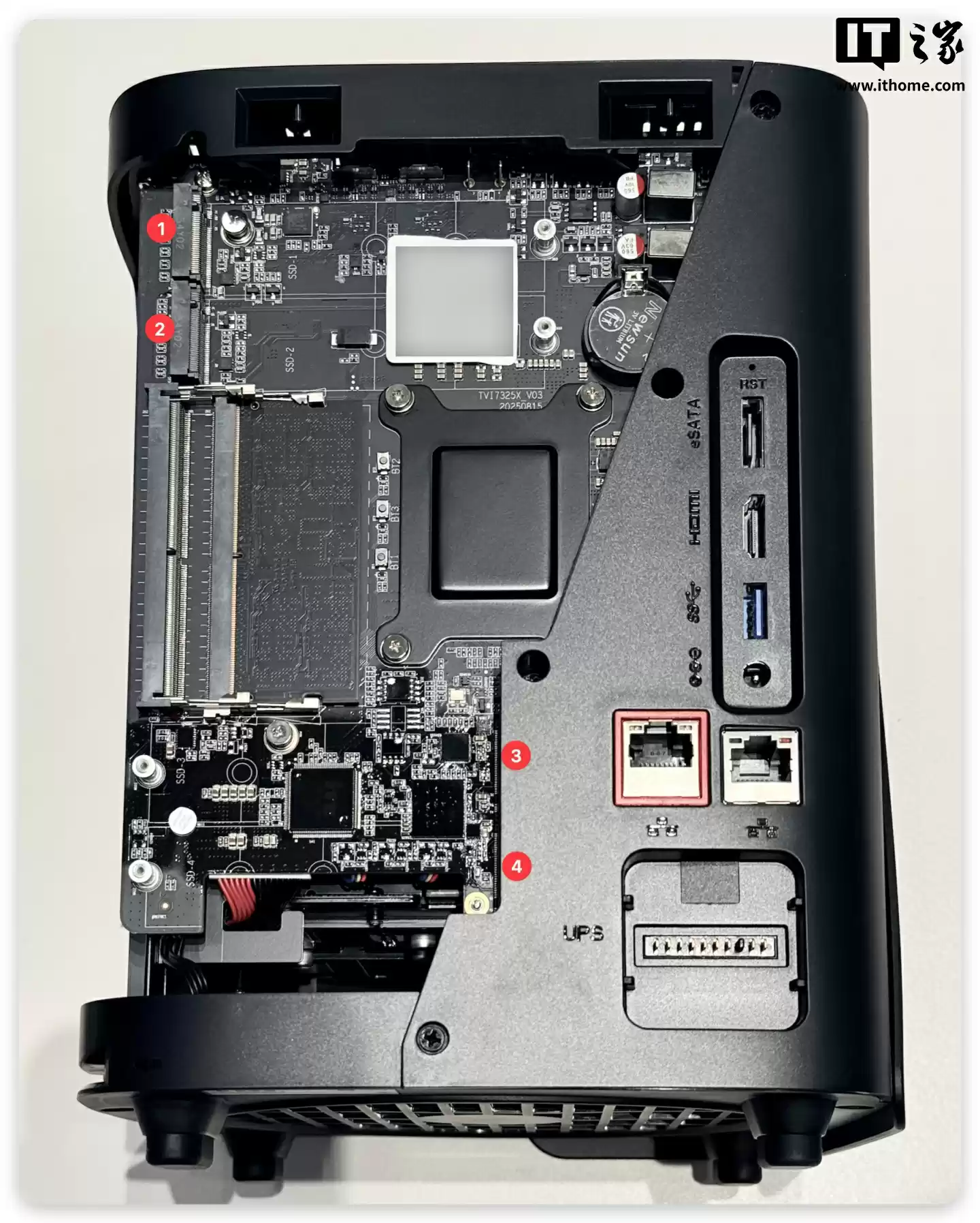 【IT之家开箱】八盘位设计,质感与实用并存,极空间 Z425 私有云开箱图赏