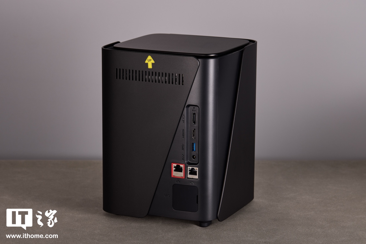 【IT之家开箱】八盘位设计,质感与实用并存,极空间 Z425 私有云开箱图赏