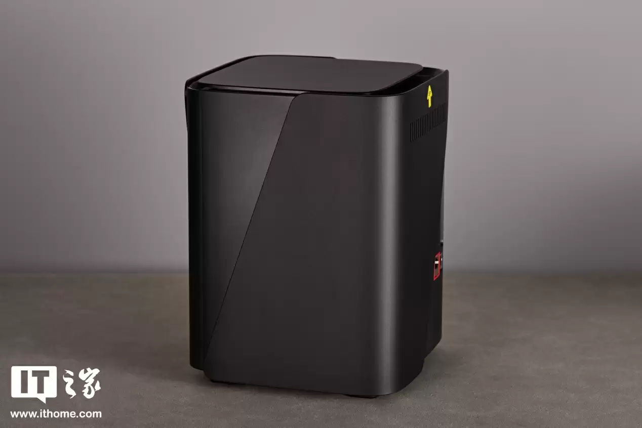 【IT之家开箱】八盘位设计,质感与实用并存,极空间 Z425 私有云开箱图赏