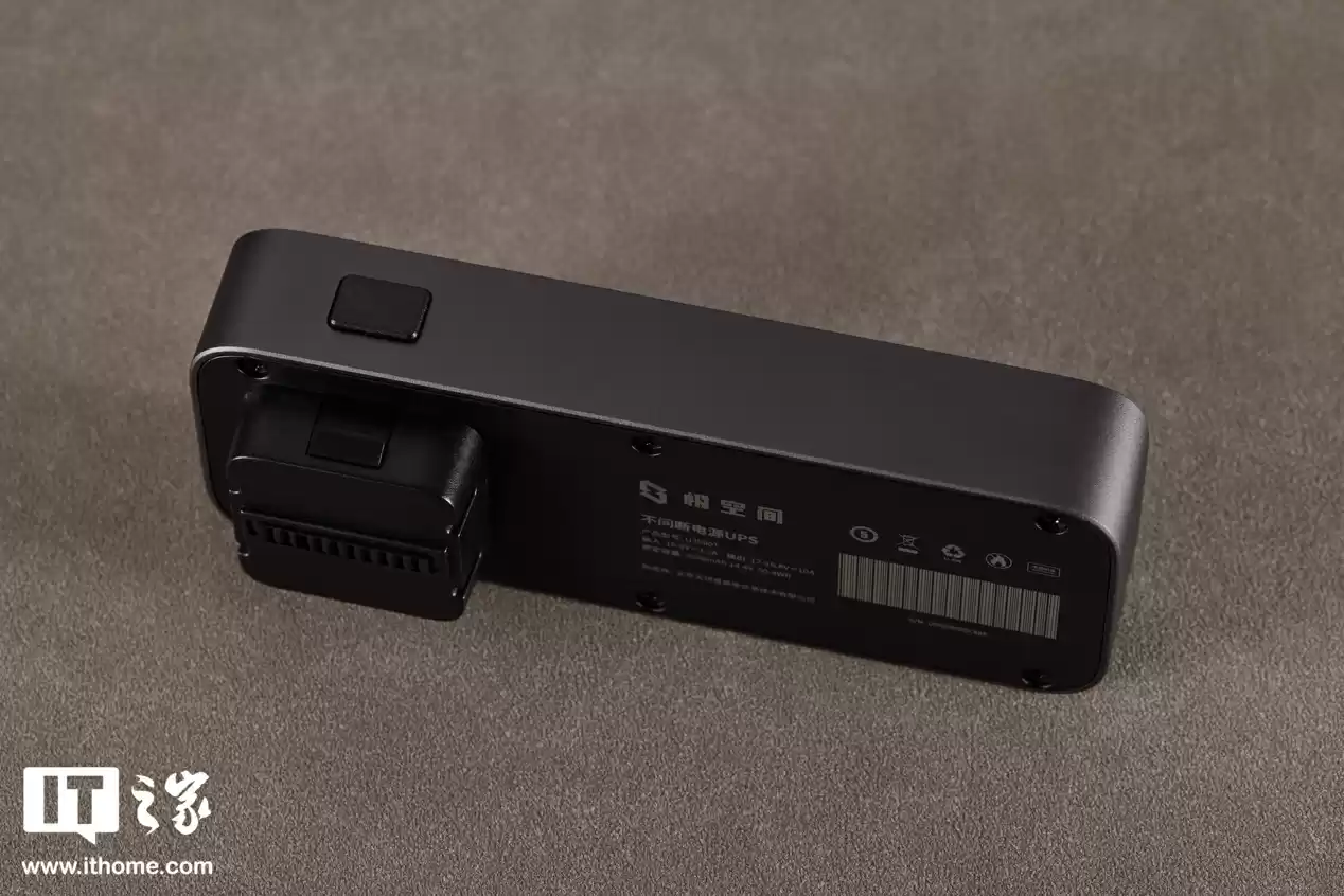 【IT之家开箱】八盘位设计,质感与实用并存,极空间 Z425 私有云开箱图赏