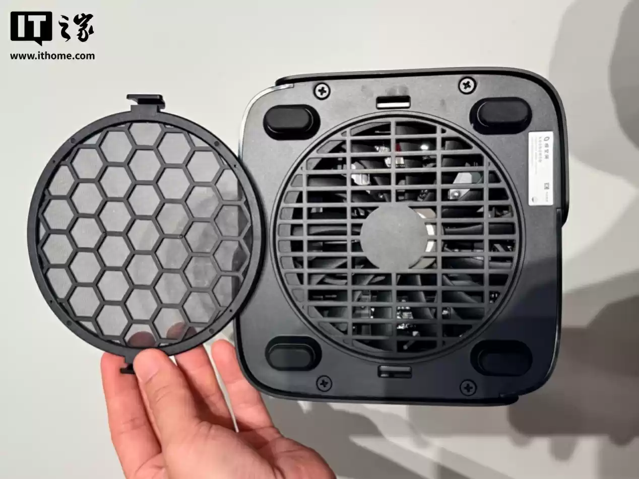 【IT之家开箱】八盘位设计,质感与实用并存,极空间 Z425 私有云开箱图赏