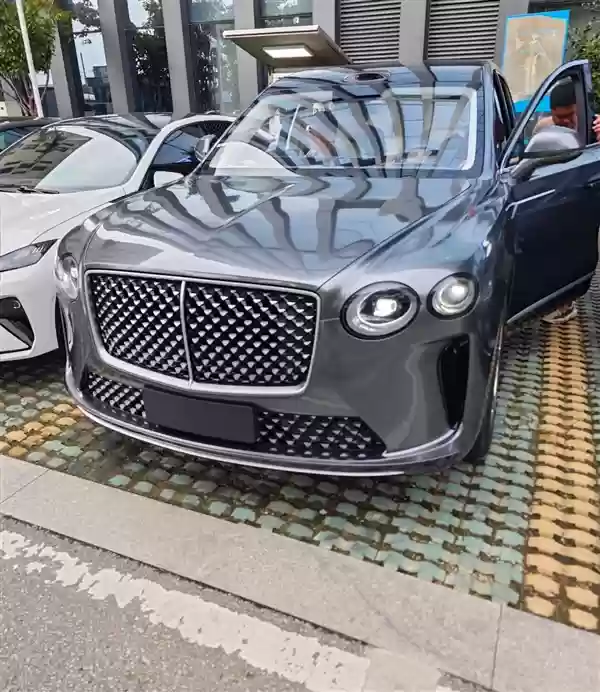 不是老头乐 国内造车新势力新车出街:几乎1:1复刻宾利添越!