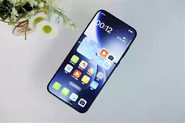 7025mAh超大电池!OPPO Find X9图赏