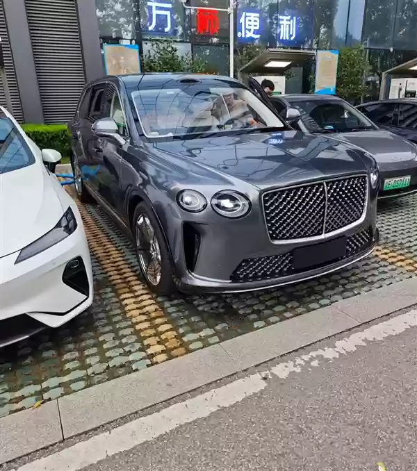 不是老头乐 国内造车新势力新车出街:几乎1:1复刻宾利添越!