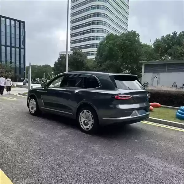 不是老头乐 国内造车新势力新车出街:几乎1:1复刻宾利添越!