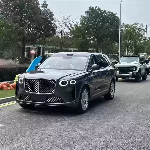 不是老头乐 国内造车新势力新车出街:几乎1:1复刻宾利添越!