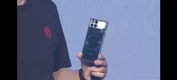 红魔11 Pro系列首发悟空屏2.0：全面屏手机的终极形态