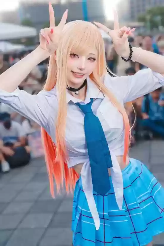 《寂静岭f》女主COS！裙子破损手拎水管