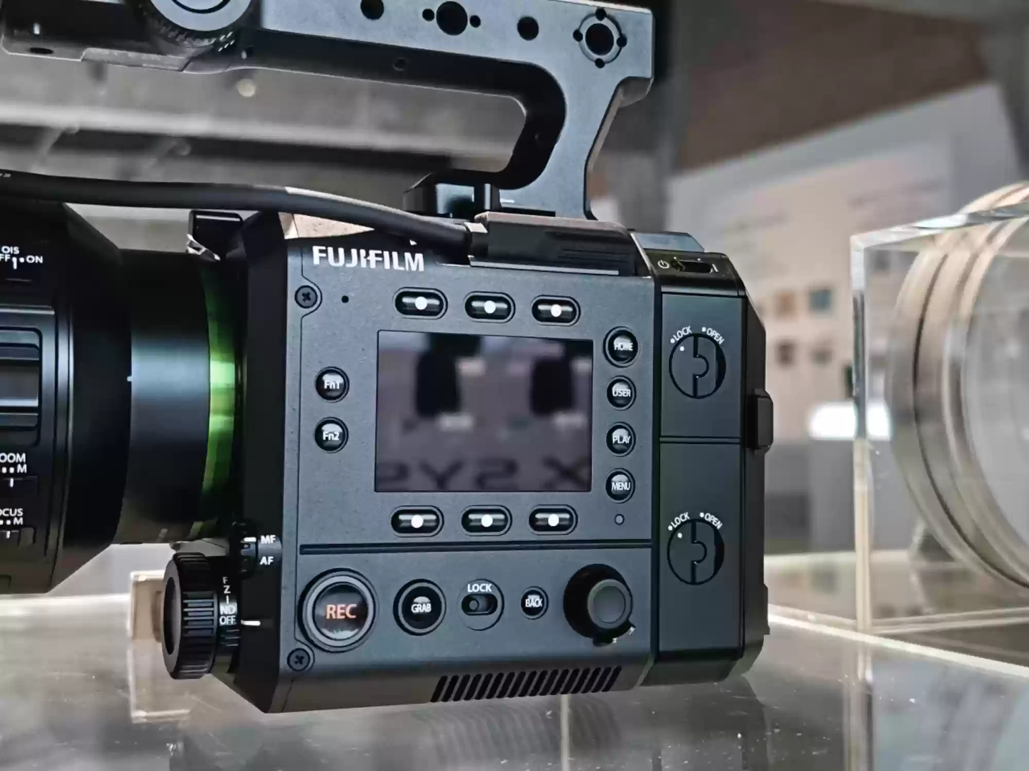 富士胶片在FUJIKINA 2025上展出全新电影摄影机GFX ETERNA 55