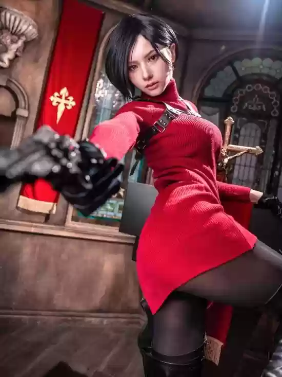 《寂静岭f》女主COS！裙子破损手拎水管