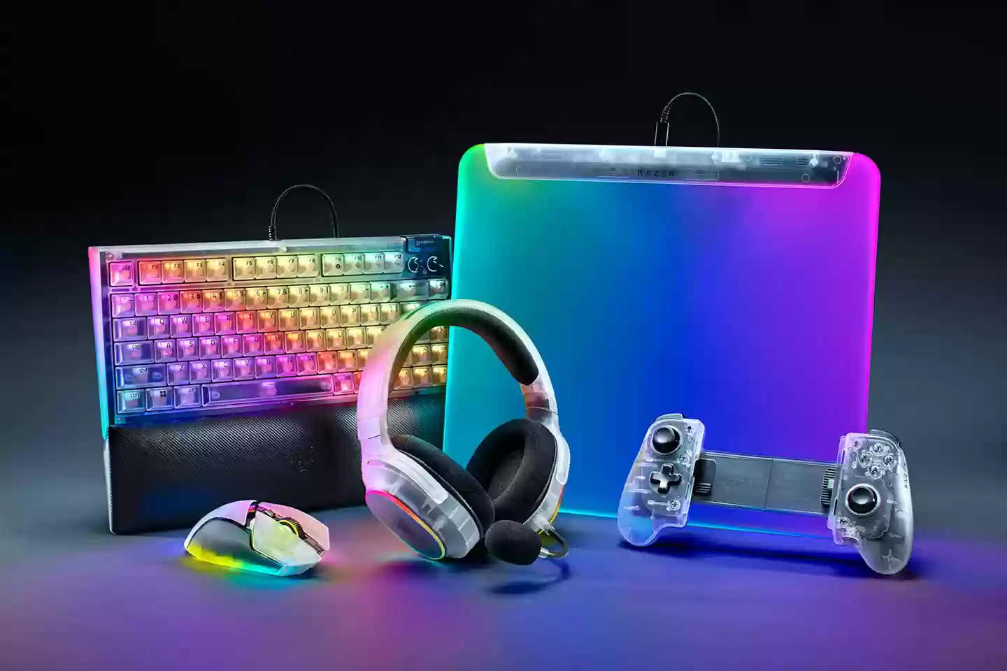 雷蛇幻影白系列产品发布：含巴塞利斯蛇 V3 专业版、黑寡妇蜘蛛 V4、梭鱼 X 幻彩版等等