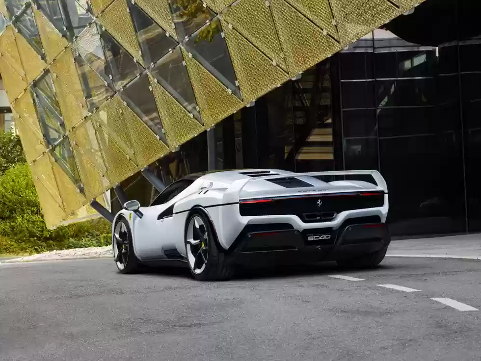 致敬一代传奇 F40，法拉利全新超跑 SC40 亮相