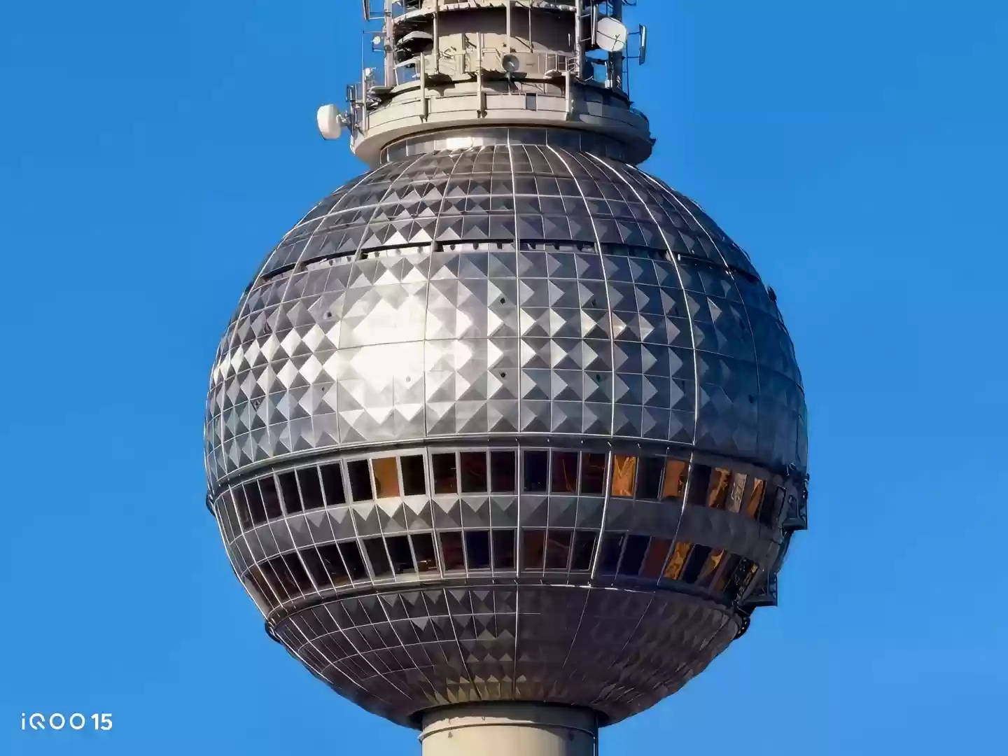 iQOO 15 手机搭载 5000 万索尼超级潜望长焦，支持至高 100 倍变焦