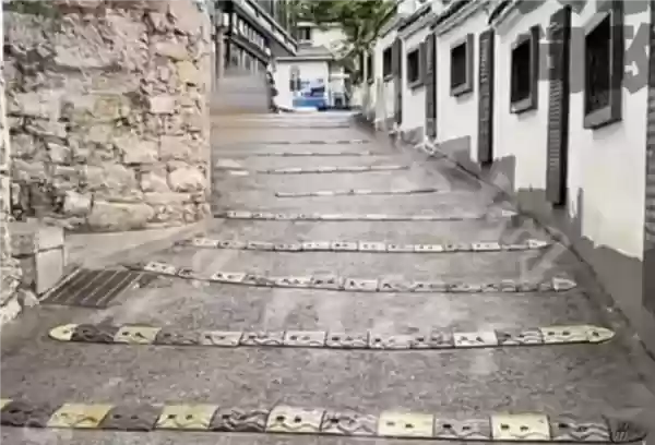20米下坡路装了16条减速带 交警回应:设置前征集过意见