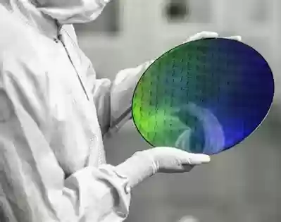 薛定谔亲外孙创业量子计算 融资10亿美元：黄仁勋早就成了股东