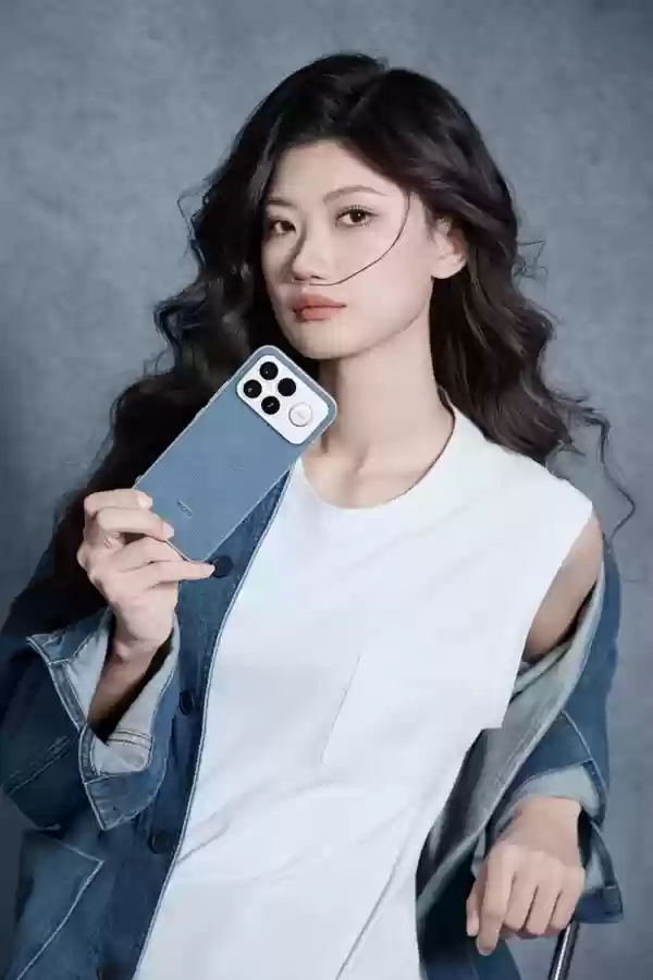 产品经理亲自当模特 REDMI K90 Pro Max丹宁色实拍 网友：又美又飒