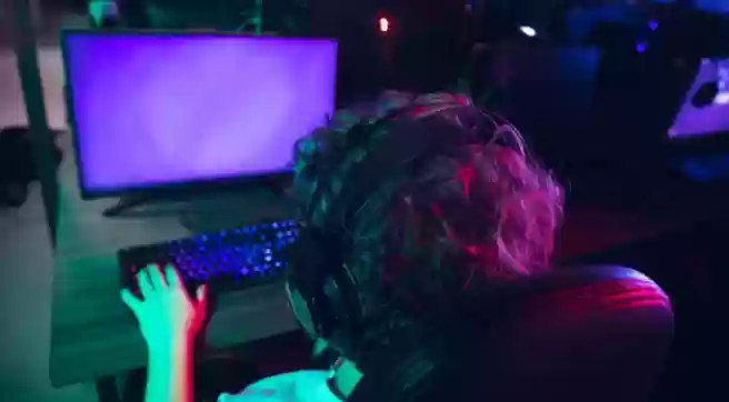 电竞玩家愤怒情绪认知差异调查