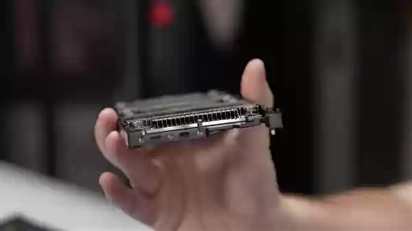 仅1万元！华为Atlas 300I DUO AI推理卡首次拆解：双芯合体 薄如蝉翼
