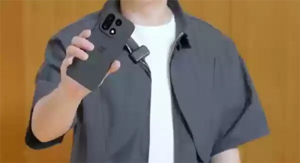 一加15绝对黑配色真机亮相+李杰：可能是行业最黑的手机