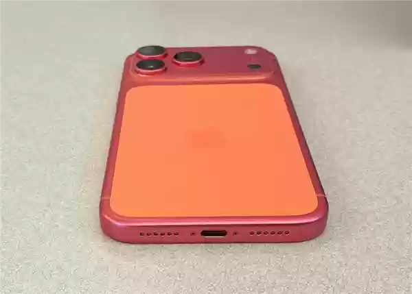 骑手取走苹果17 Pro max 后失联 平台方：可以赔一万元 但要一个月