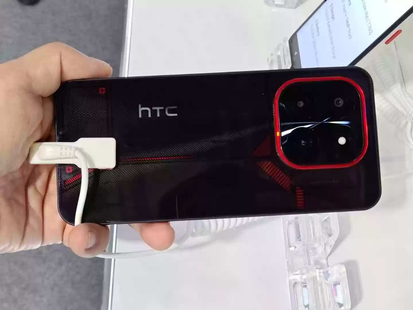 消息称 HTC 将于下月前推出 Wildfire 电竞风格手机，搭载紫光展锐 T765 芯片