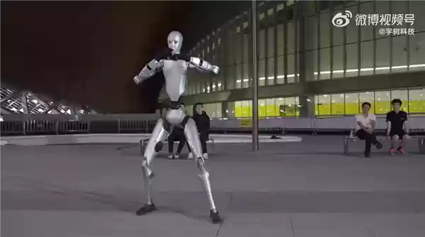 宇树发布Unitree H2新一代仿生人形机器人：身高一米八