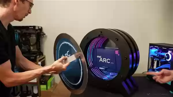 Intel Arc锐炫独立显卡3岁生日快乐！前途一片迷雾