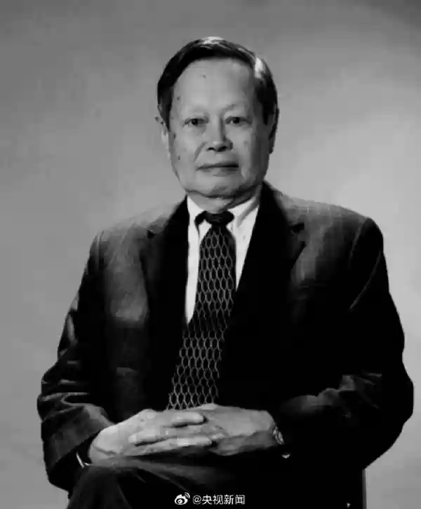 几乎是神!张朝阳:杨振宁在物理学家中排名第一 费曼第二霍金第三